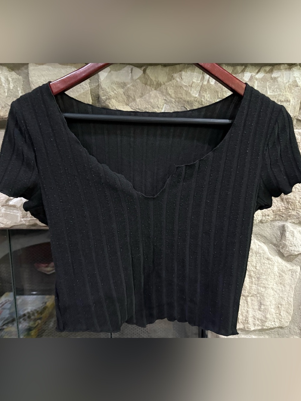 SHEIN Black Ribbed Scalloped V-Neck Crop Top